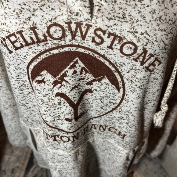 Yellowstone Dutton Ranch Hoodie NWOT LADIES LG - Picture 4 of 5